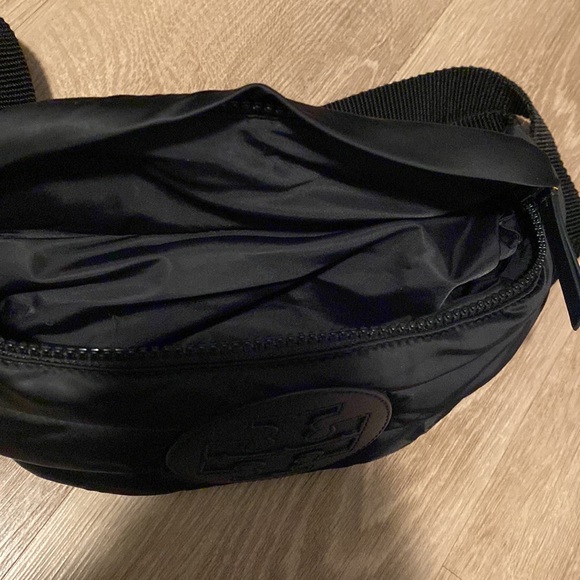 Tory Burch Ella Logo Belt Bag - Picture 3 of 8